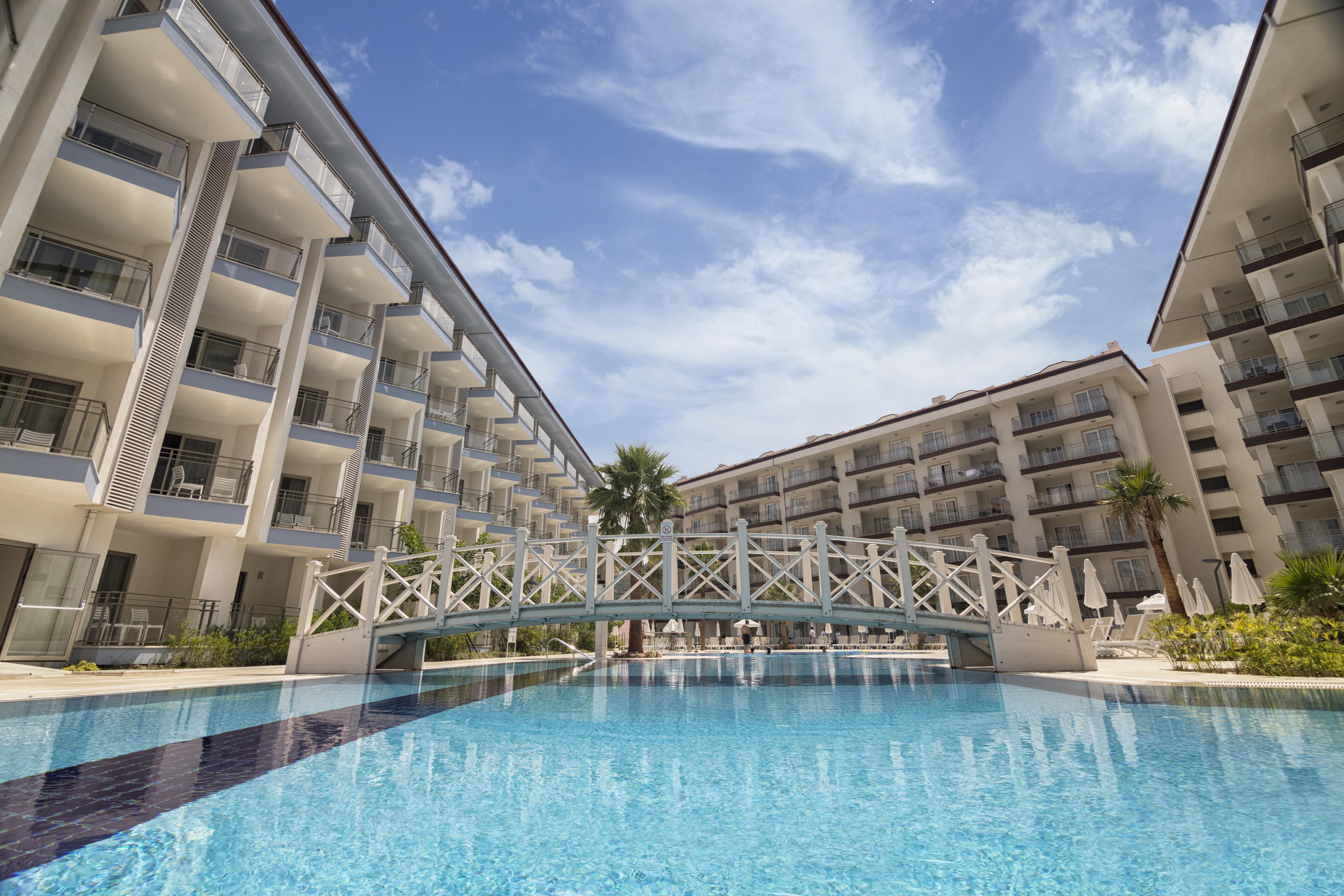 Ramada Hotel & Suites By Wyndham Kusadası Eksteriør bilde