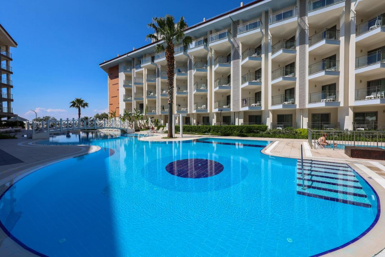 Ramada Hotel & Suites By Wyndham Kusadası Eksteriør bilde
