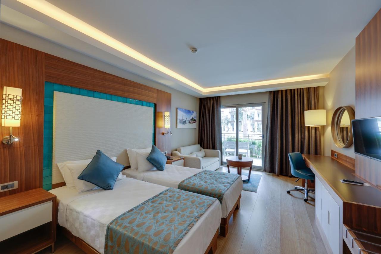 Ramada Hotel & Suites By Wyndham Kusadası Eksteriør bilde