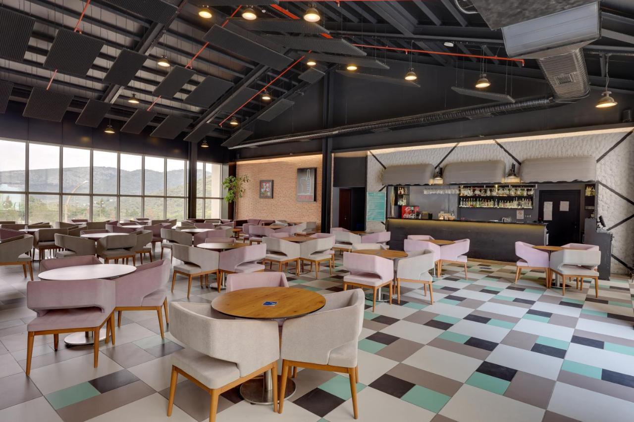 Ramada Hotel & Suites By Wyndham Kusadası Eksteriør bilde