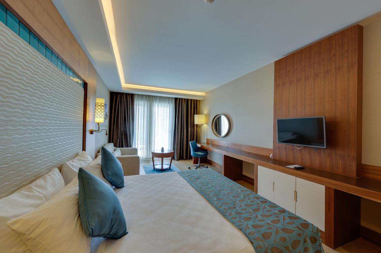 Ramada Hotel & Suites By Wyndham Kusadası Eksteriør bilde