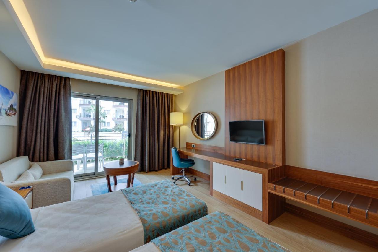 Ramada Hotel & Suites By Wyndham Kusadası Eksteriør bilde