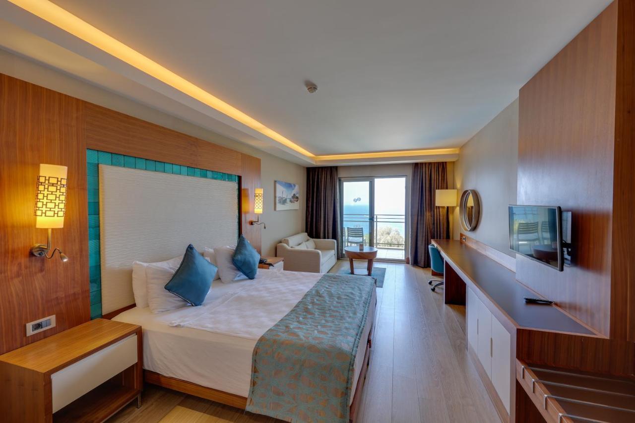 Ramada Hotel & Suites By Wyndham Kusadası Eksteriør bilde