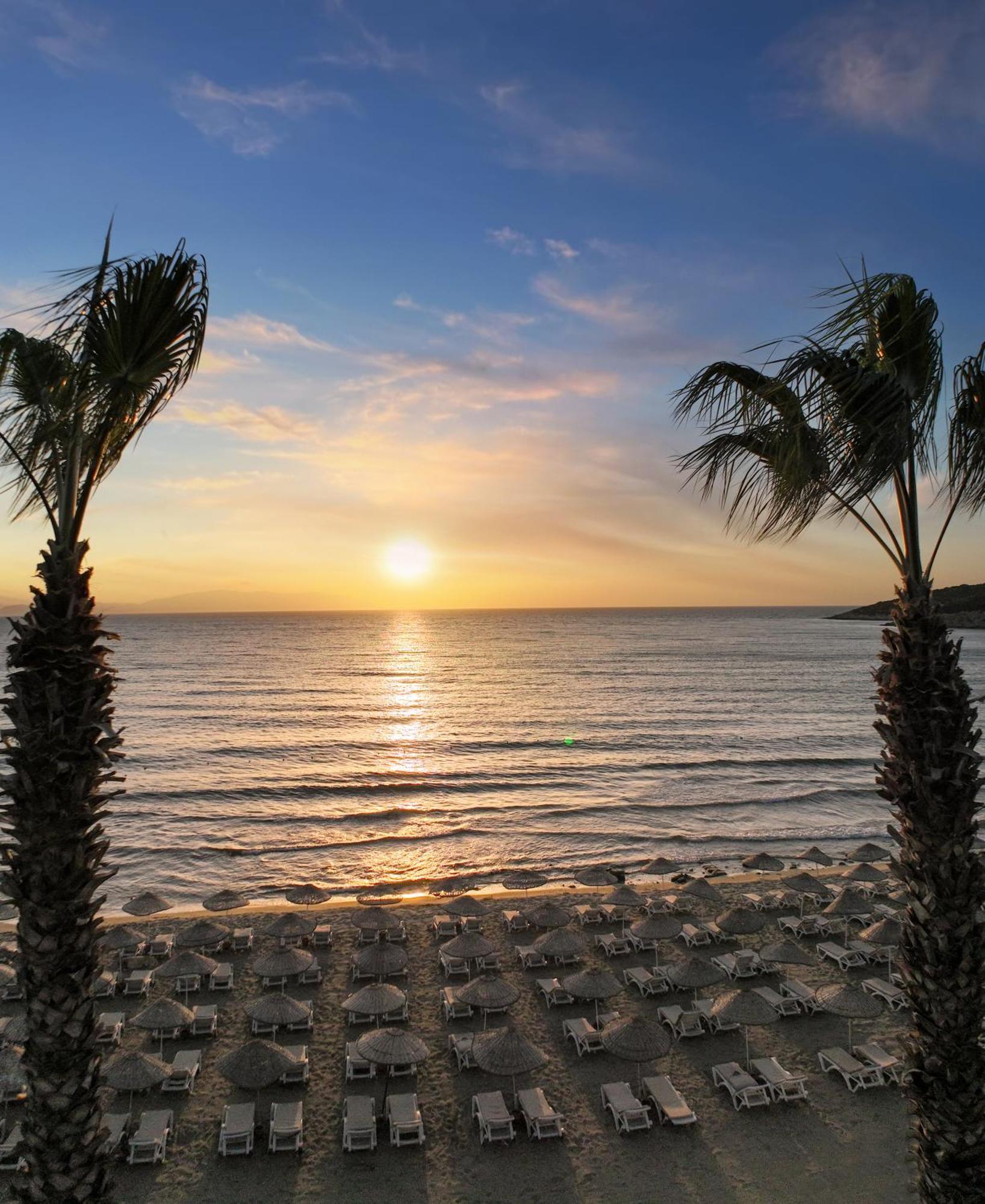 Ramada Hotel & Suites By Wyndham Kusadası Eksteriør bilde