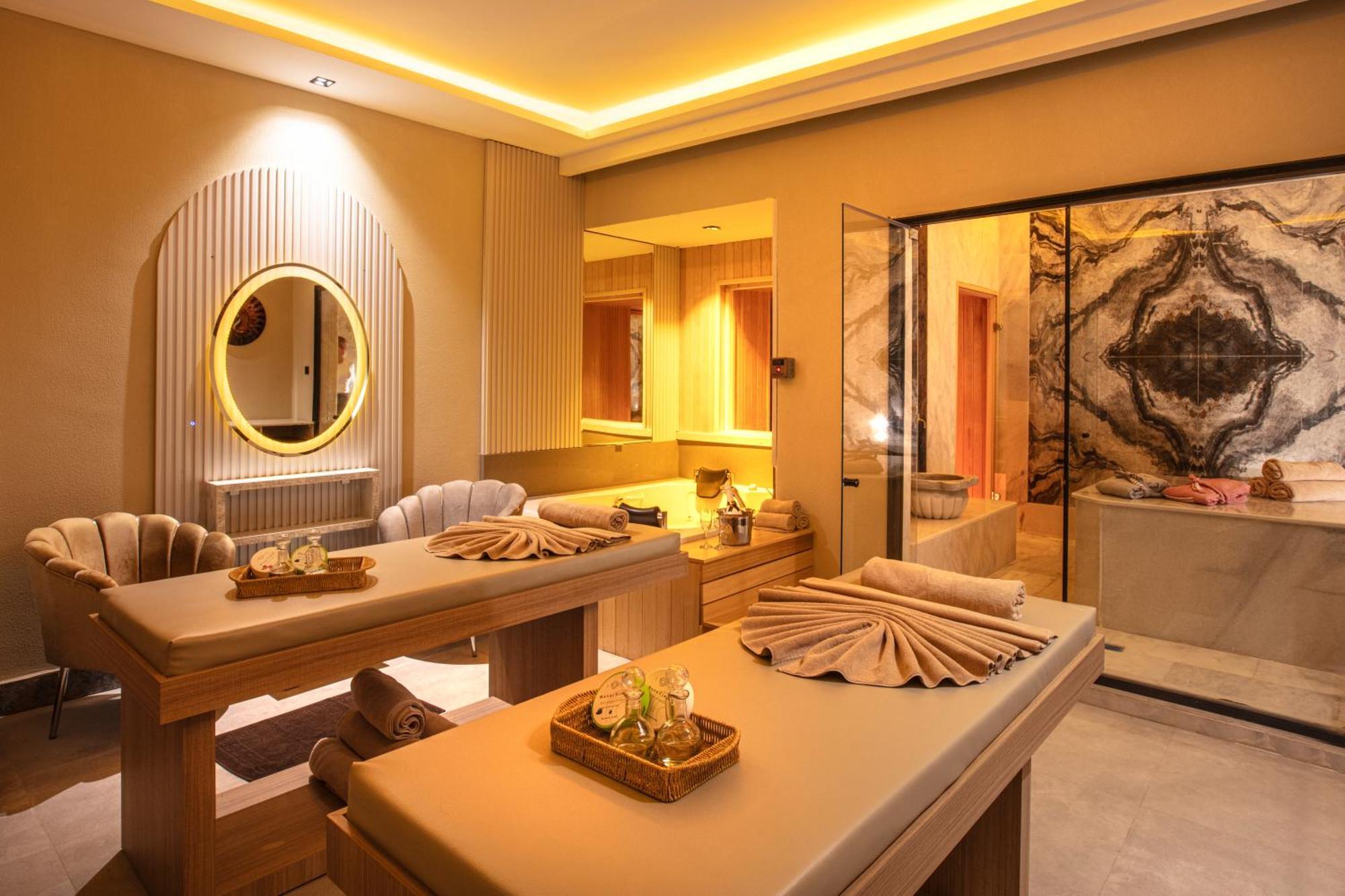 Ramada Hotel & Suites By Wyndham Kusadası Eksteriør bilde