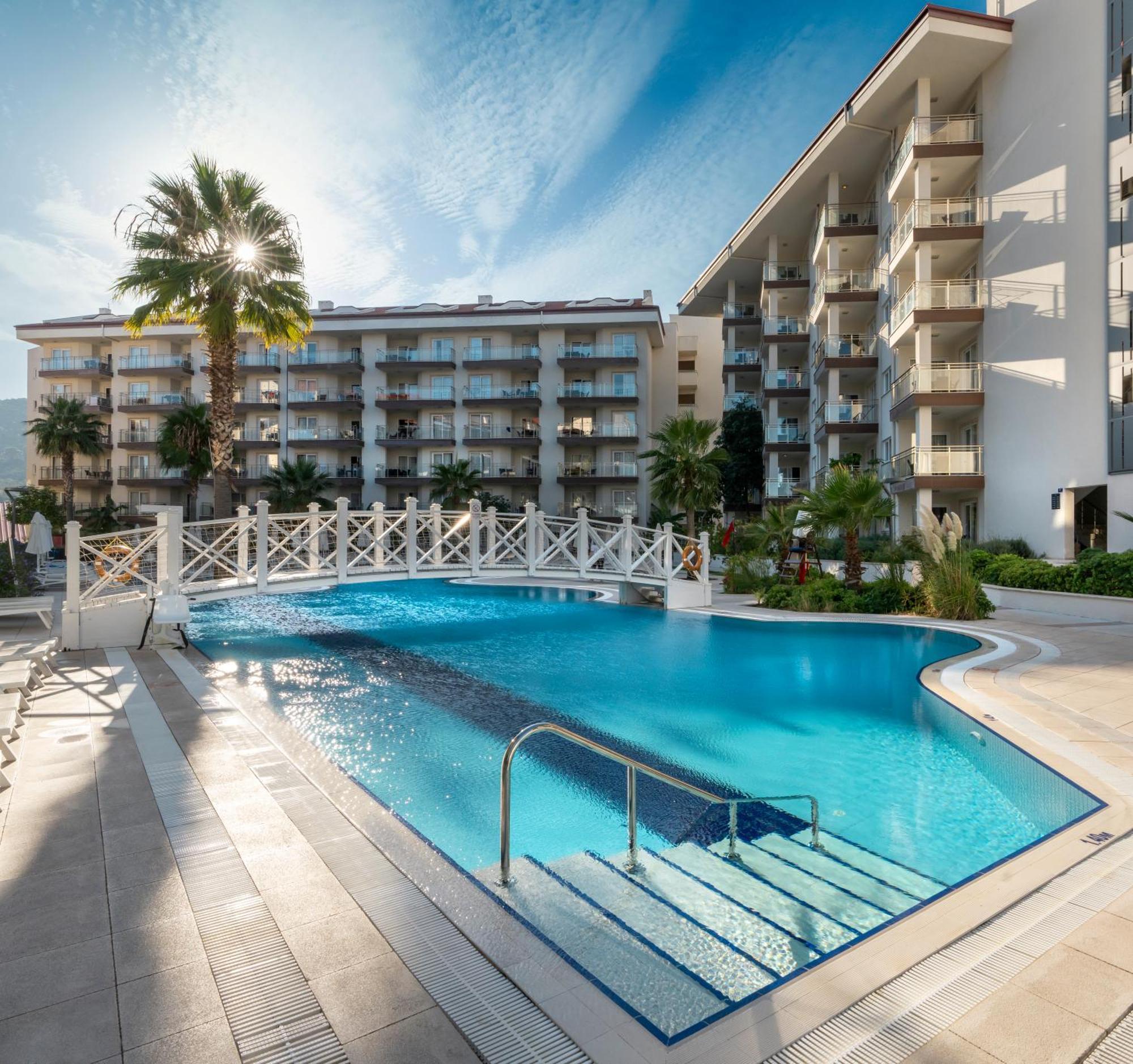Ramada Hotel & Suites By Wyndham Kusadası Eksteriør bilde